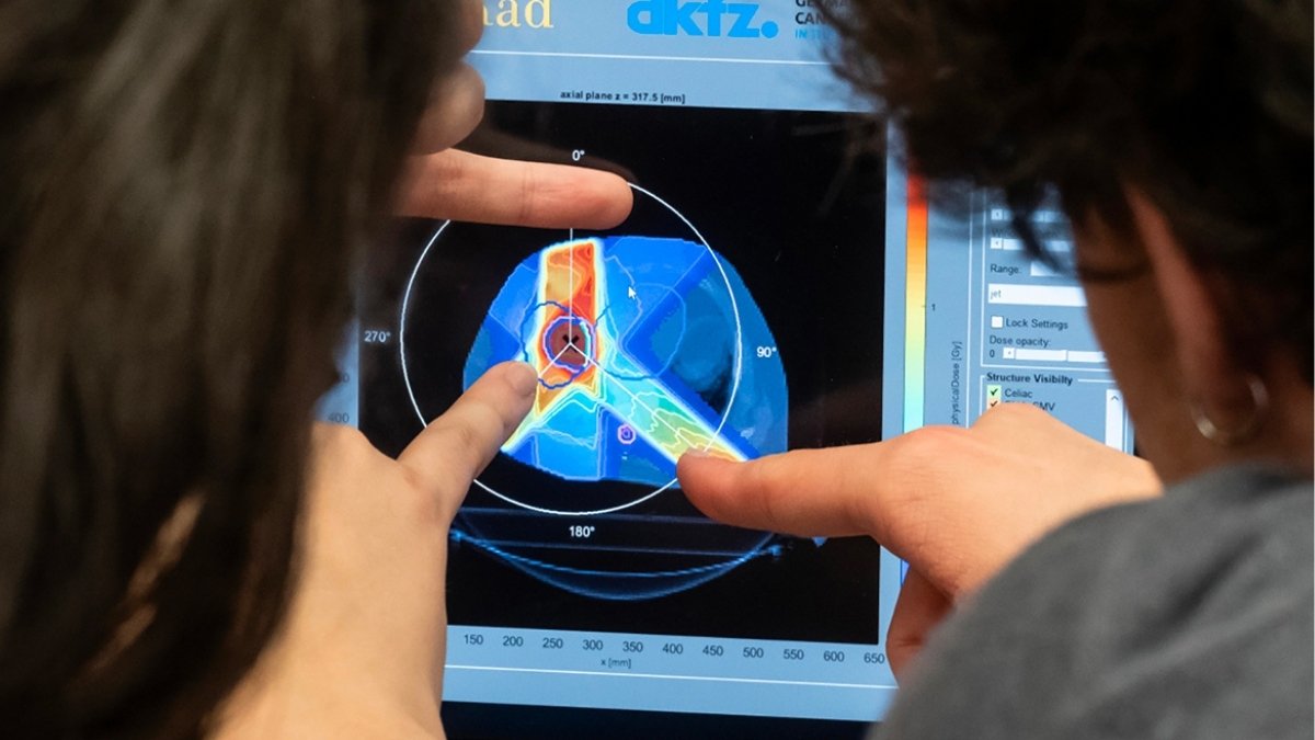 Studenti delle superiori di Catania analizzano dati del CERN